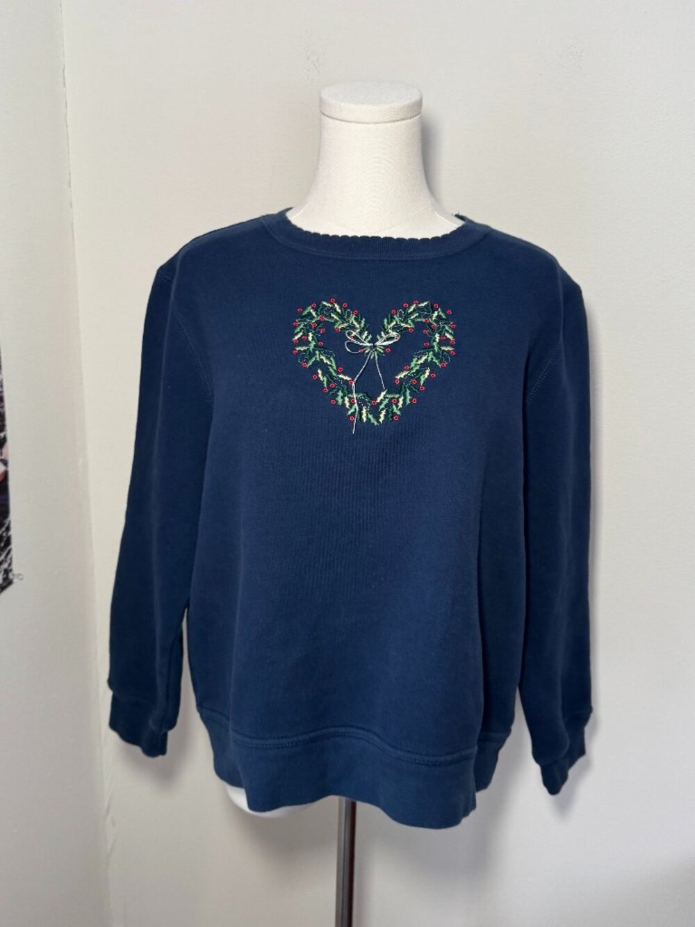 Vintage Basic Editions Embroidered Navy Blue Crew Neck Holiday Sweatshirt